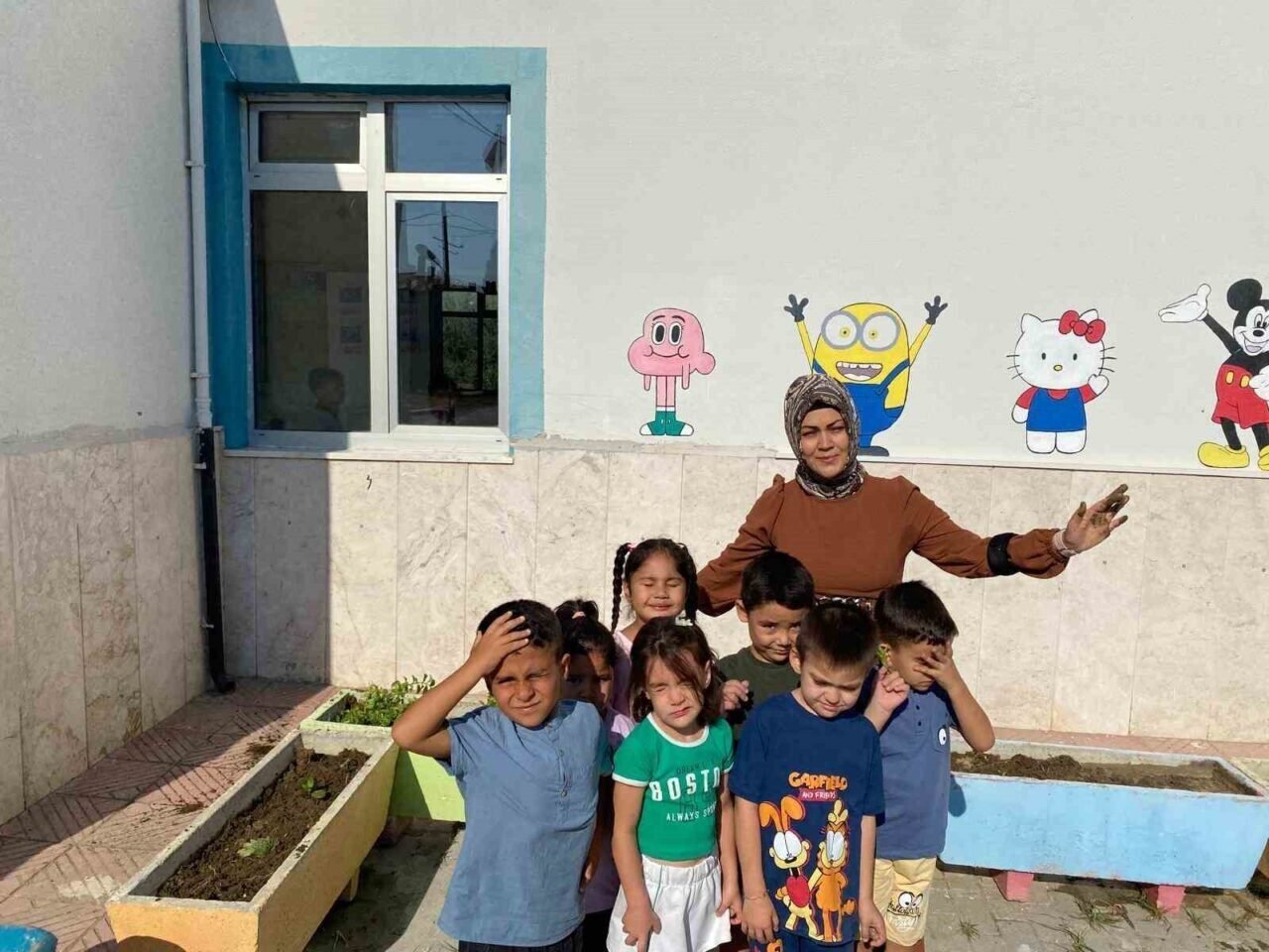 Minik öğrenciler fidan dikmeyi öğrendi