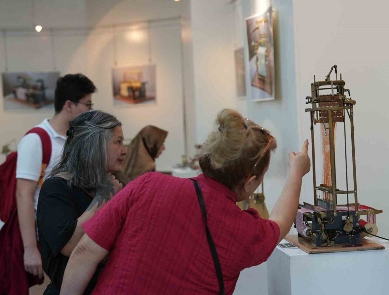 Minyatür dokuma tezgâhları el emeğinin serüvenine yolculuk yaptırdı