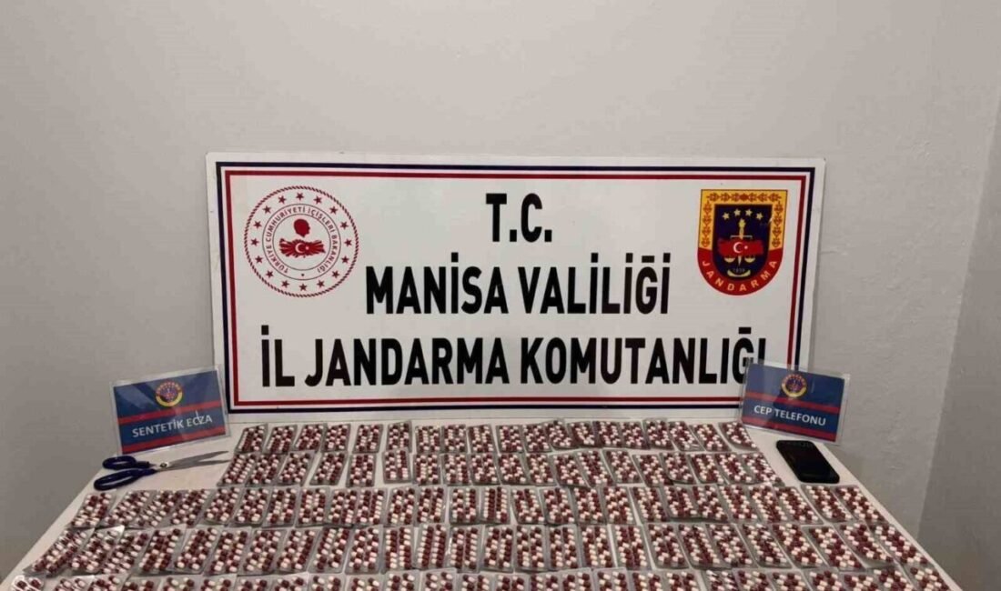 Motosikletli şüpheli 1622 sentetik uyuşturucu hapla yakalandı Manisa İl Jandarma Komutanlığı ekipleri tarafından Salihli’de düzenlenen operasyonda motosikletli