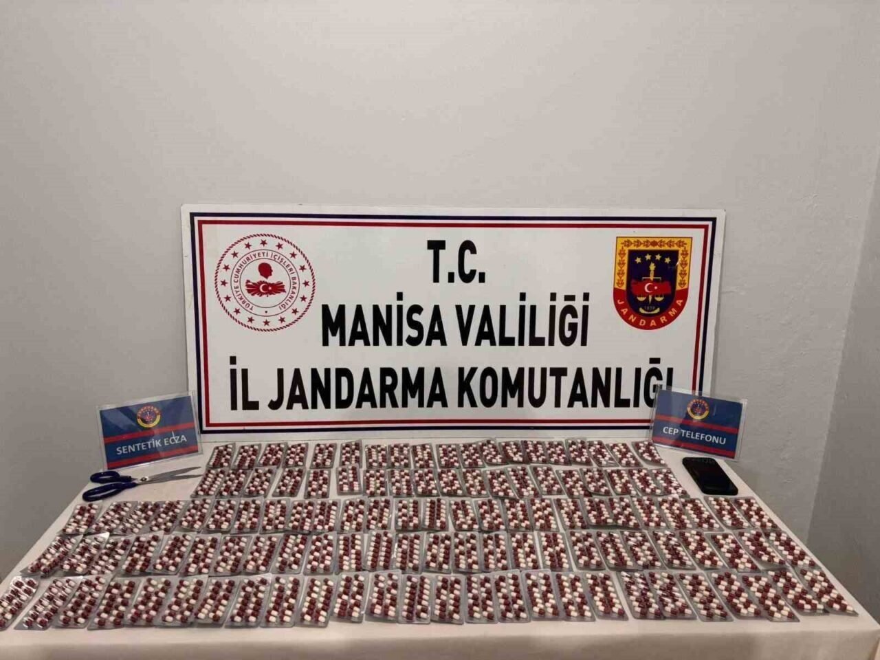 Motosikletli şüpheli 1622 sentetik uyuşturucu hapla yakalandı