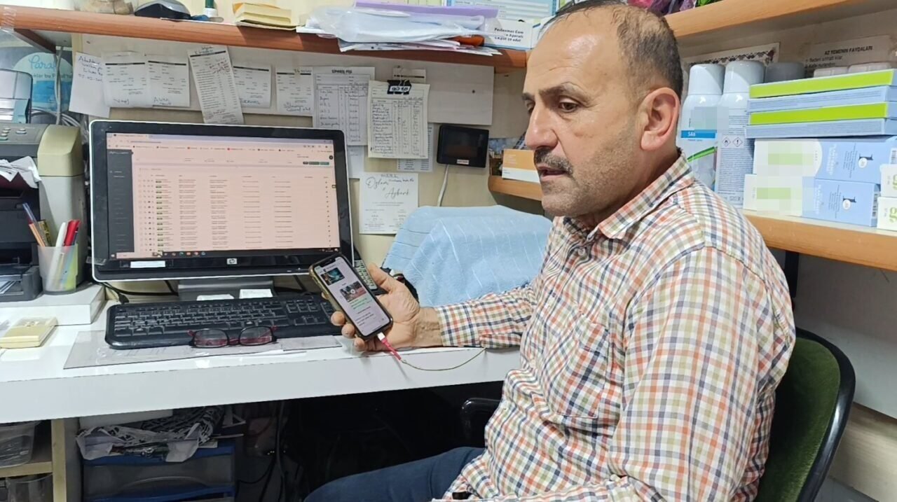 Muhtarlar Günü’nde kürsüde konuşurken baygınlık geçiren muhtarın telefonları susmuyor