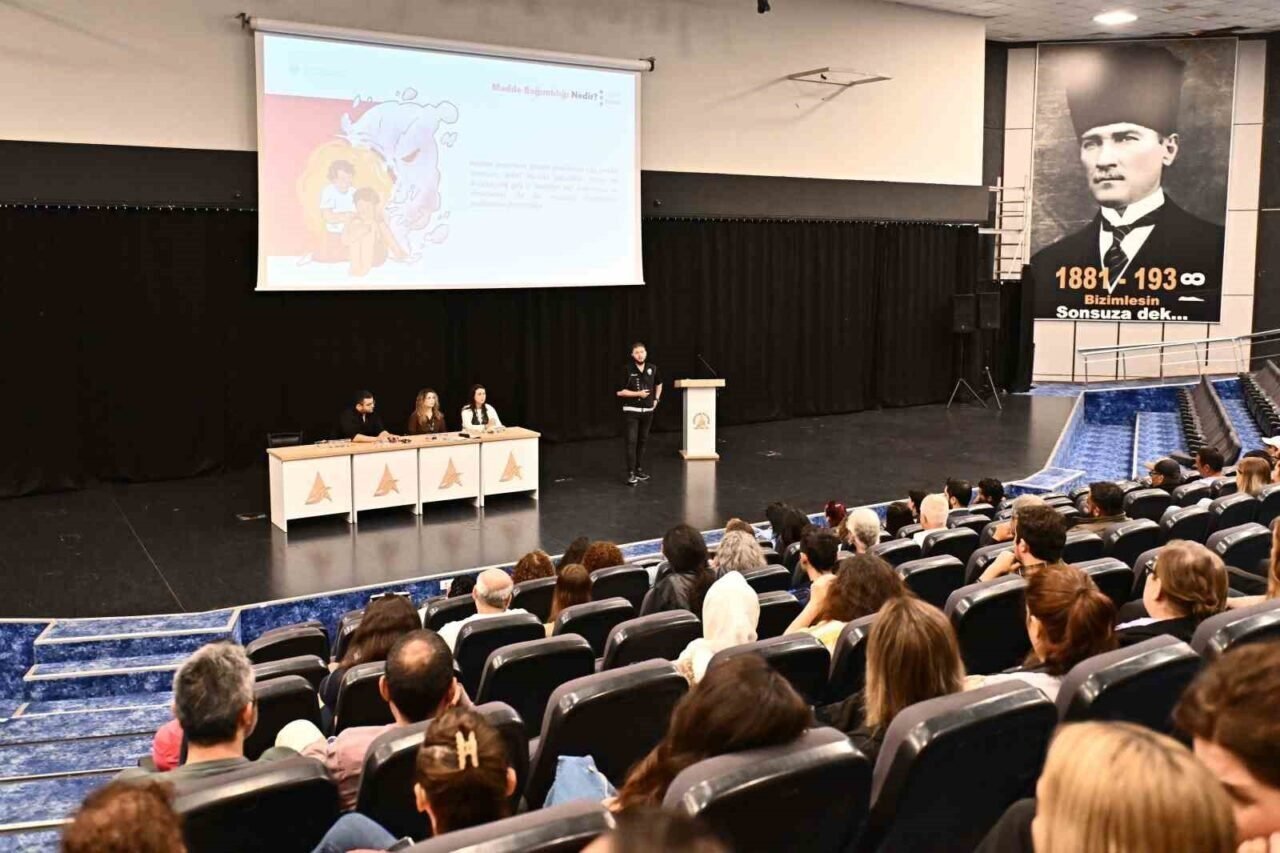 Muratpaşa Belediyesi’nden madde bağımlılığını önleme konferansı Muratpaşa Belediyesi’nden madde bağımlılığını önleme konferansı