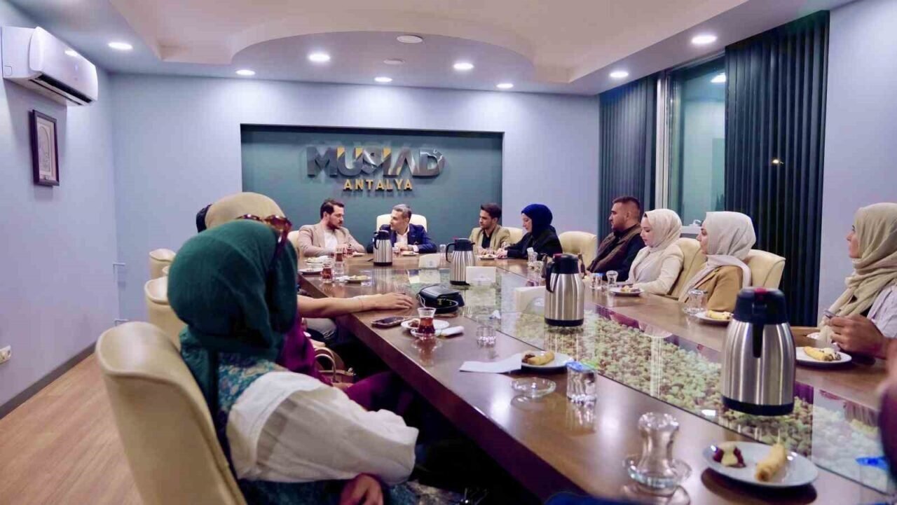 MÜSİAD Antalya Başkanı Akgül, ihracat tecrübelerini gençlerle paylaştı