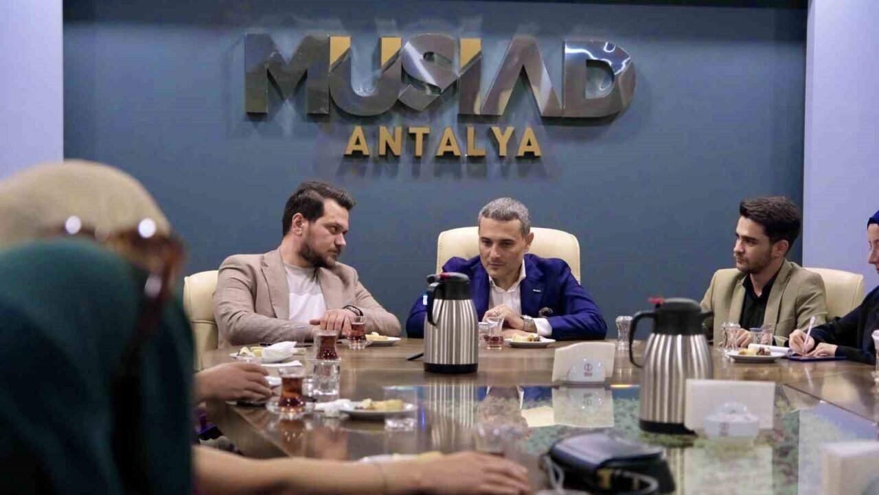MÜSİAD Antalya Başkanı Akgül, ihracat tecrübelerini gençlerle paylaştı