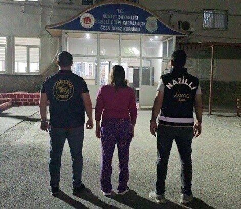 Nazilli’de 23 yıl hapis cezası ile aranan şahıs yakalandı Aydın’ın Nazilli ilçesinde çeşitli suçlardan 23 yıl hapis cezası bulunan
