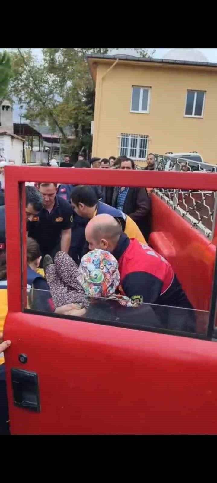 Nazilli’de kamyonet uçuruma yuvarlandı: 3 yaralı