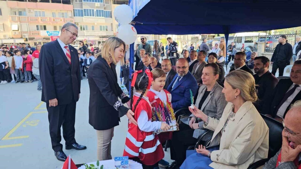 Nazilli’de Kızılay Haftası renkli görüntülerle kutlandı Nazilli’de Kızılay Haftası renkli görüntülerle kutlandı