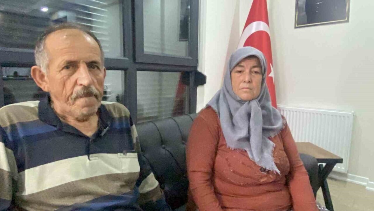 Oğlu bıçaklanarak öldürülen anne gözyaşları içinde adalet istedi: "Tarla gibi yapmış oğlumu"
