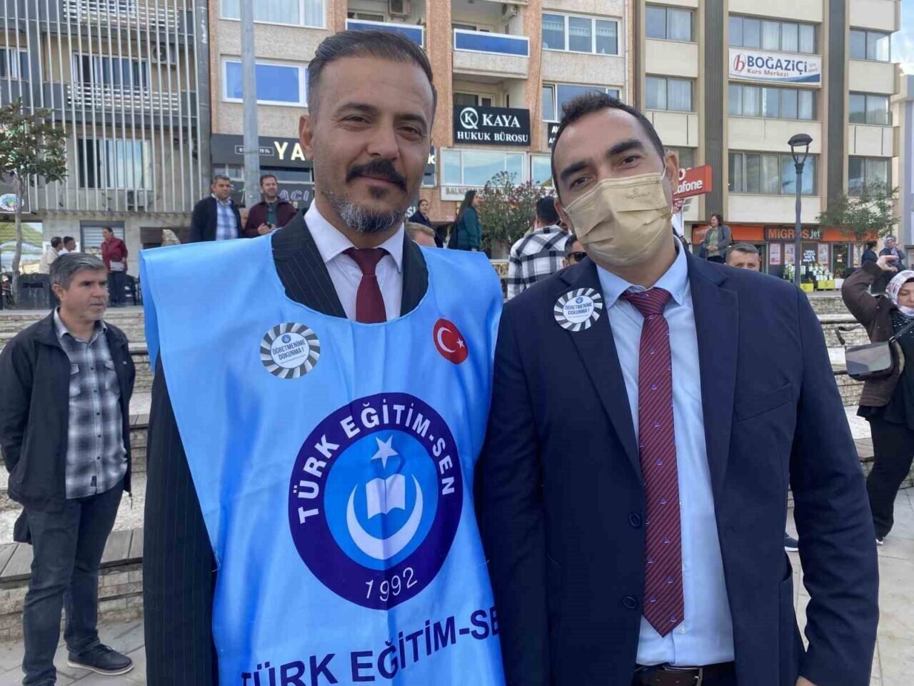 Öğrenci ve akrabalarından öğretmene çirkin saldırı