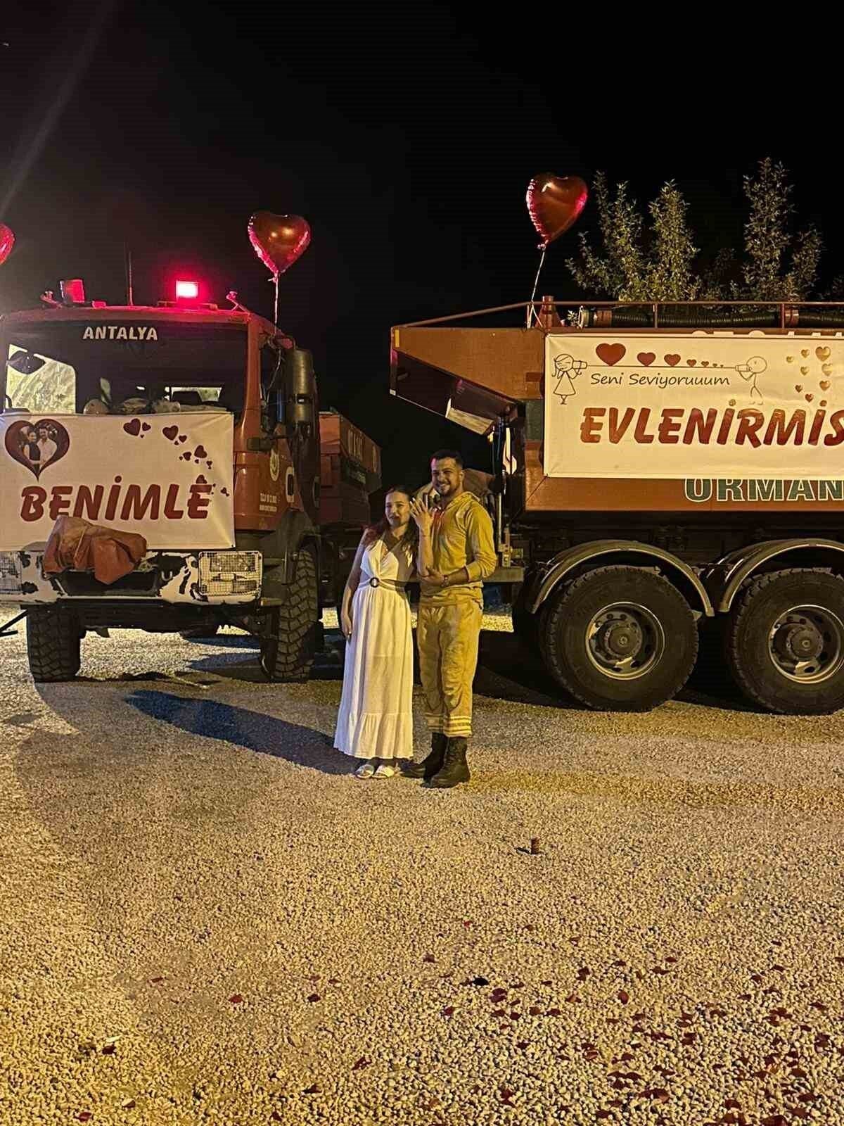 Orman işçisi arazözle evlilik teklifi yaptı