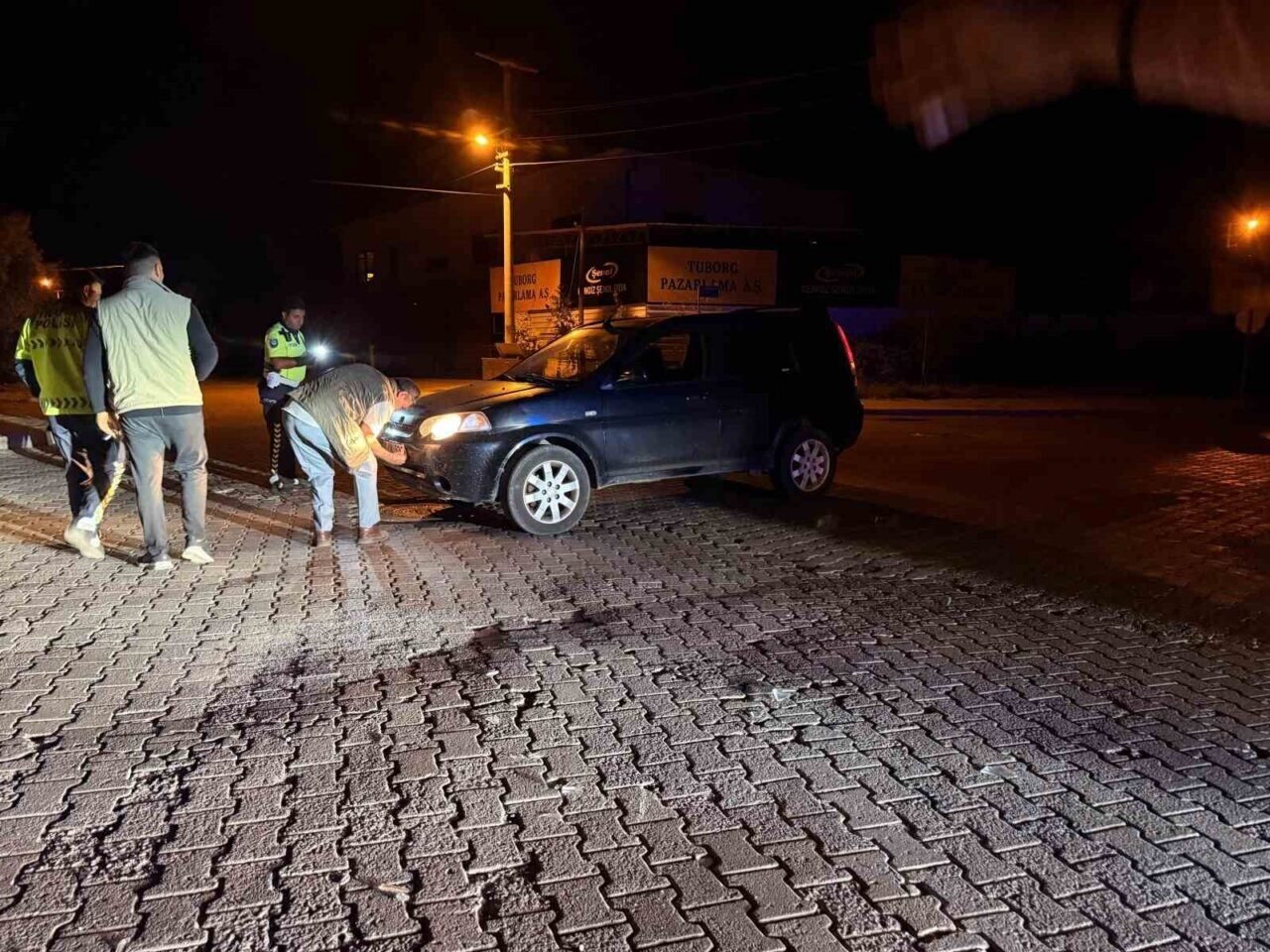 Otomobil ile çarpışan motosikletlin yaralı sürücüsü kaza yerinden kaçtı Otomobil ile çarpışan motosikletlin yaralı sürücüsü kaza yerinden kaçtı