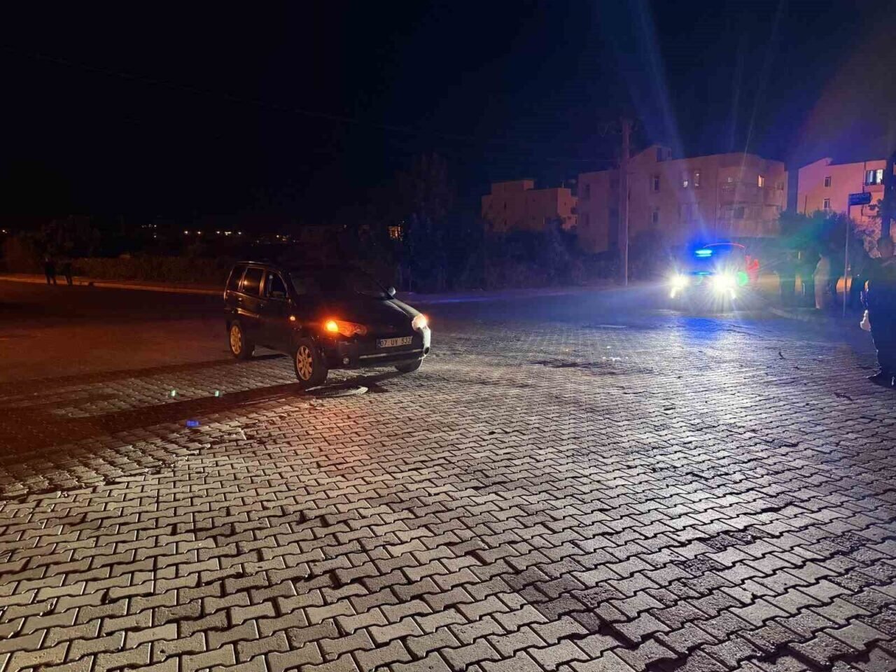 Otomobil ile çarpışan motosikletlin yaralı sürücüsü kaza yerinden kaçtı