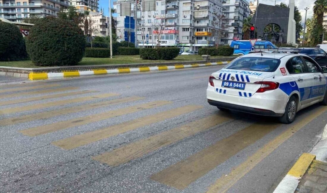 Para transfer aracının çarptığı genç kız yaralandı Aydın’ın Efeler ilçesinde para transfer aracının çarptığı genç kız yaralandı.