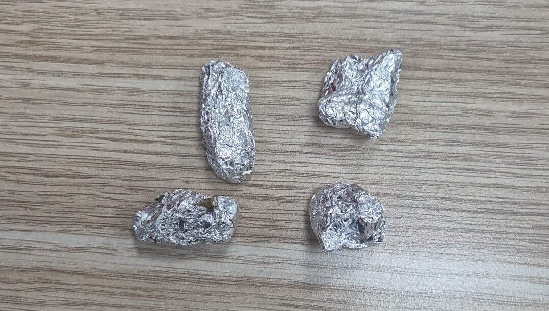 Polis şüphelendi, çocukların üzerinden uyuşturucu çıktı