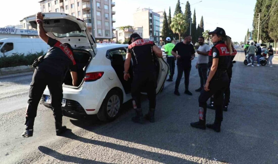 Polisten şehirde firari temizliği: 718’i yakalandı İzmir’de polis ekipleri tarafından bir haftada kent genelinde gerçekleştirilen operasyonlarda,