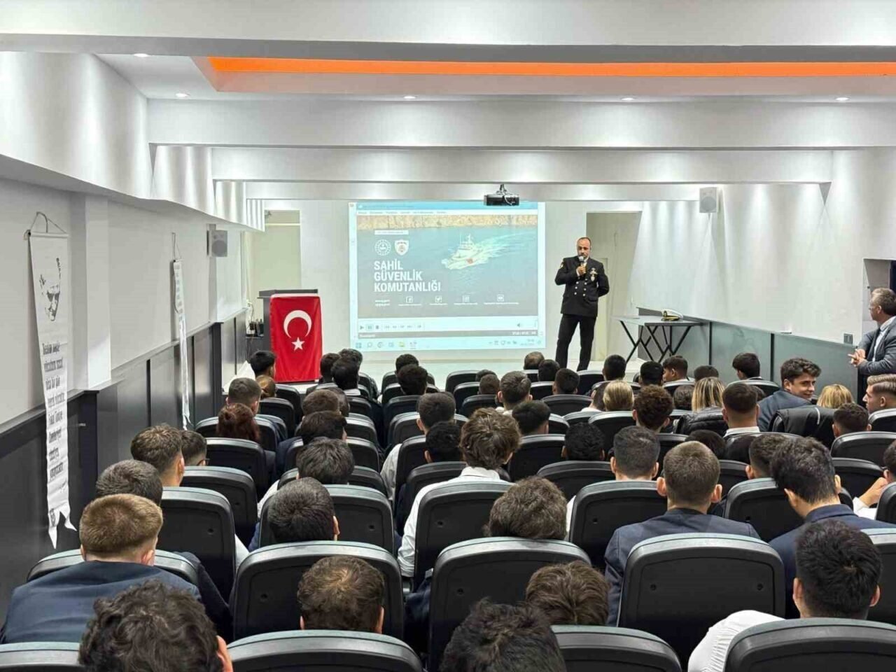 Sahil Güvenlik öğrencileri bilgilendirdi