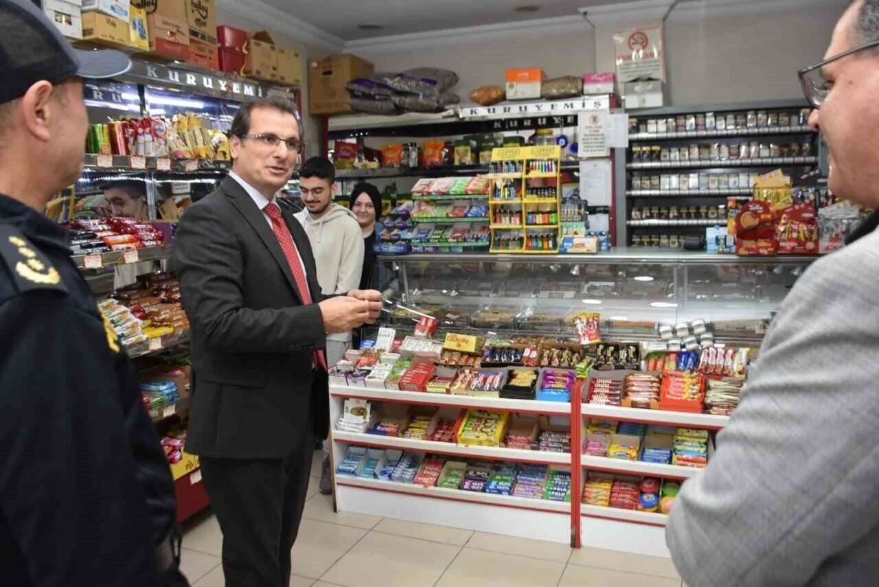 Salihli Kaymakamı Güldoğan, esnafın talep ve sorunlarını dinledi Salihli Kaymakamı Güldoğan, esnafın talep ve sorunlarını dinledi