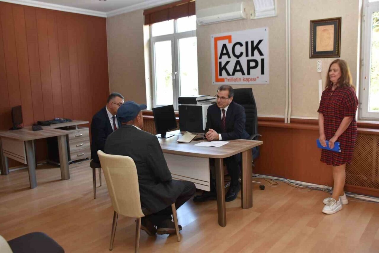 Salihli Kaymakamı Güldoğan vatandaşları dinledi