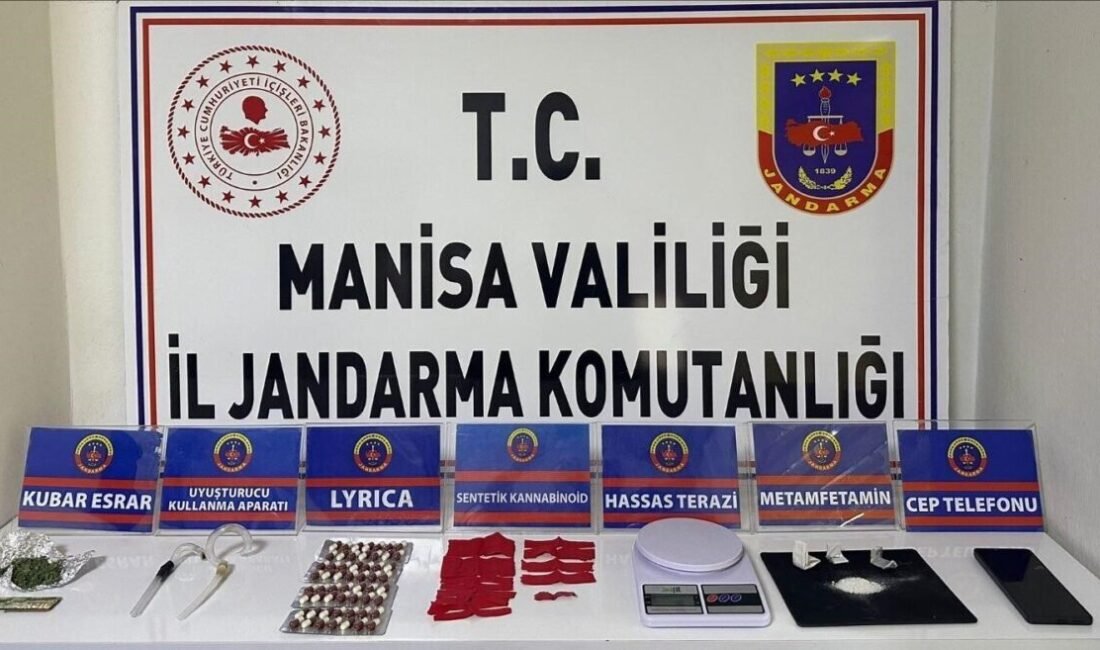Manisa’nın Salihli ilçesinde jandarma ekiplerinin düzenlediği operasyonla uyuşturucu madde satan
