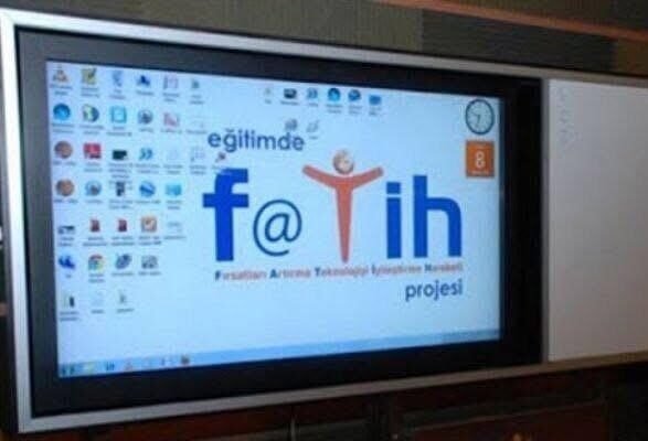Sarıgöl Dört Eylül İlkokuluna 26 akıllı tahta teslim edildi Manisa’nın Sarıgöl ilçesinde geçtiğimiz günlerde hizmete açılan 24 sınıflı Dört