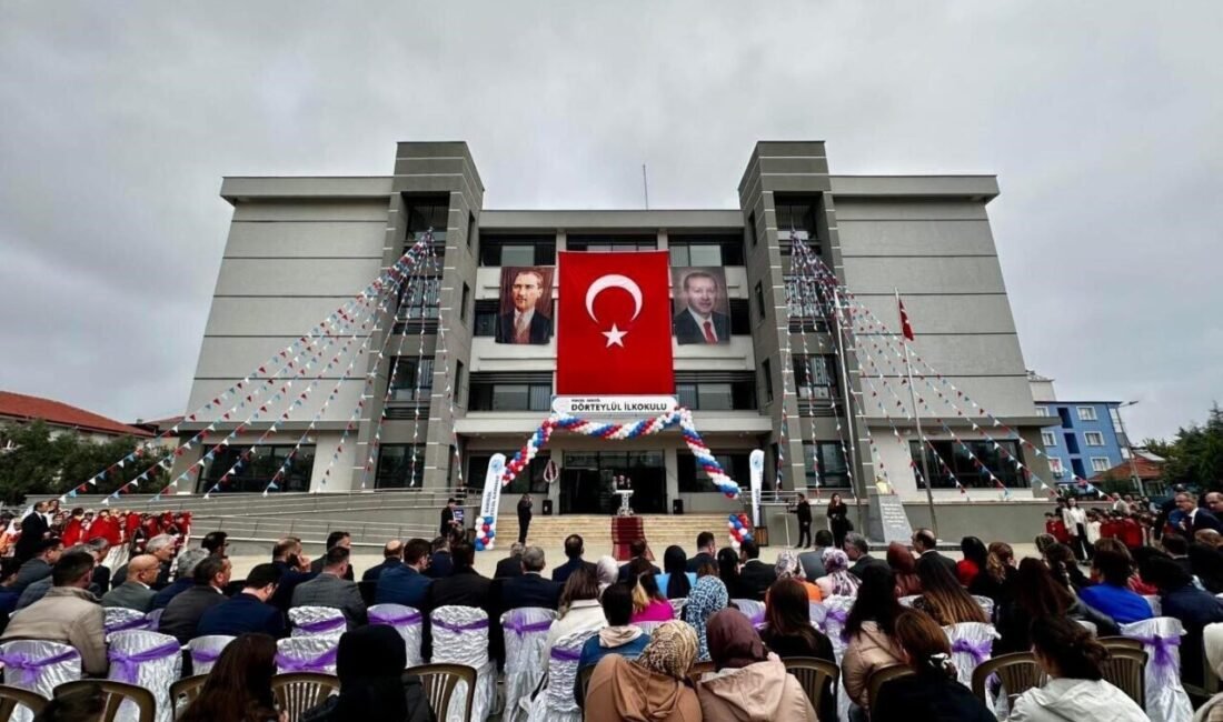 Manisa’nın Sarıgöl ilçesinde depreme dayanıksız olduğu gerekçesiyle yıkılıp yeniden yapılan
