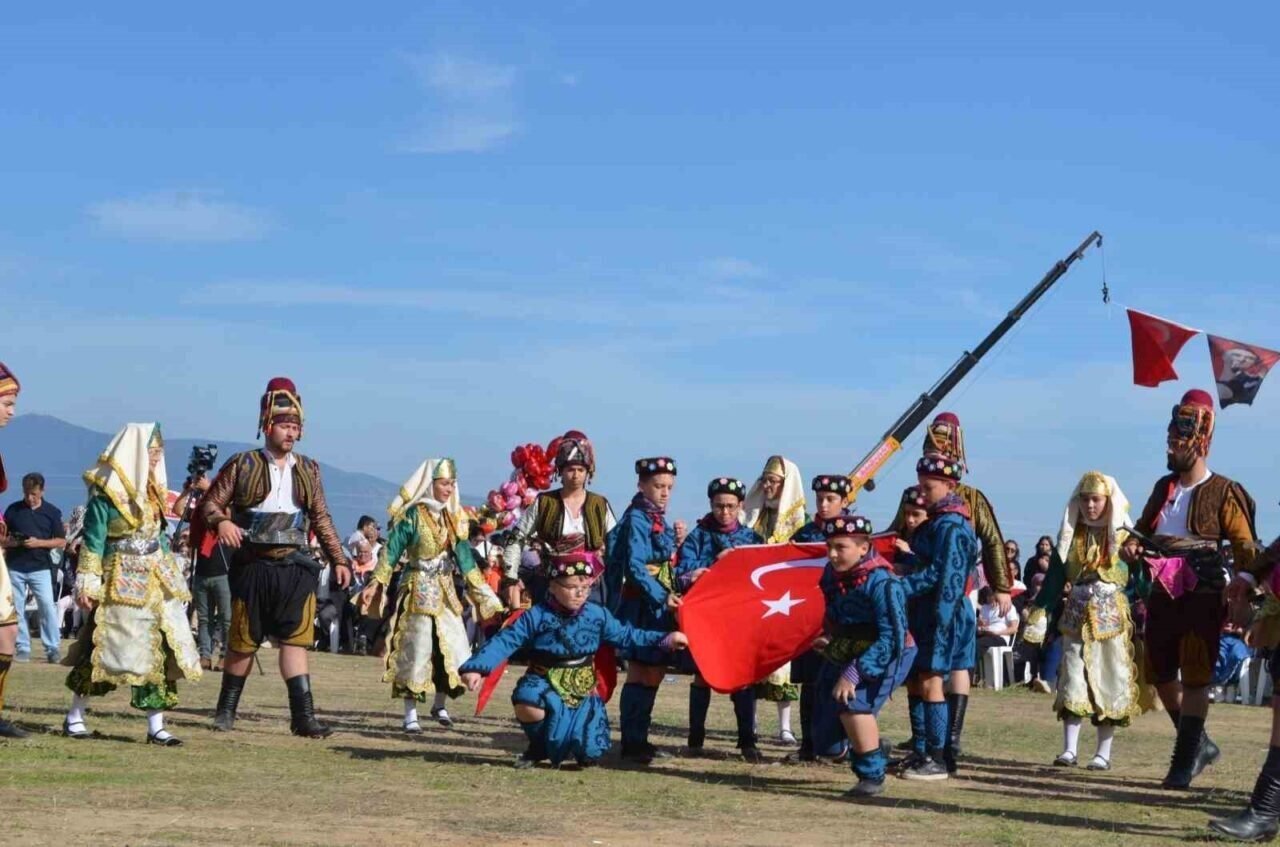Selendililer Aşağıçobanisa’da Keşkek ve Cirit Şenliğinde buluştu Selendililer Aşağıçobanisa’da Keşkek ve Cirit Şenliğinde buluştu