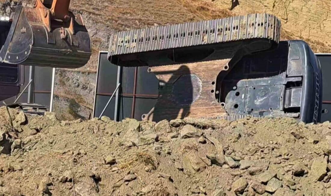 Söke’nin Fevzipaşa Mahallesi’ndeki bir inşaat alanında iş makinesinin devrilmesi sonucu