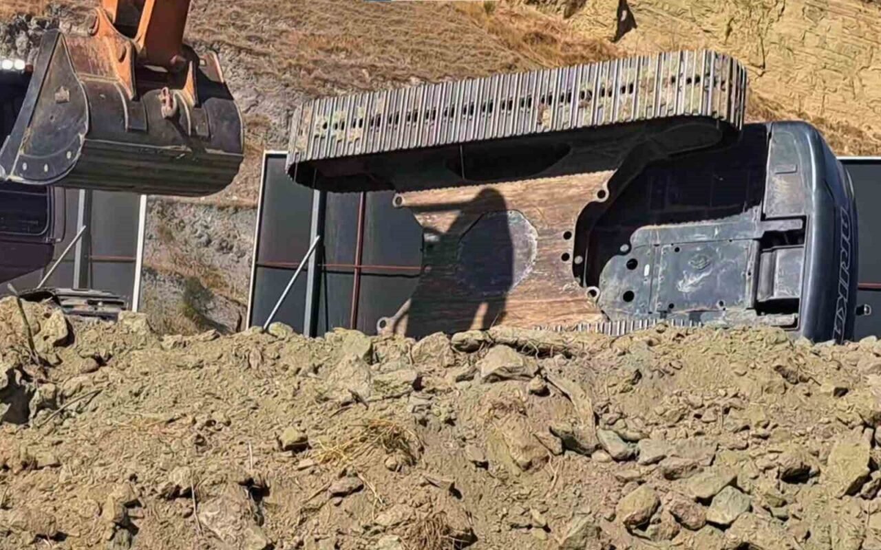 Söke’de iş makinesi devrildi: 1 yaralı Söke’de iş makinesi devrildi: 1 yaralı