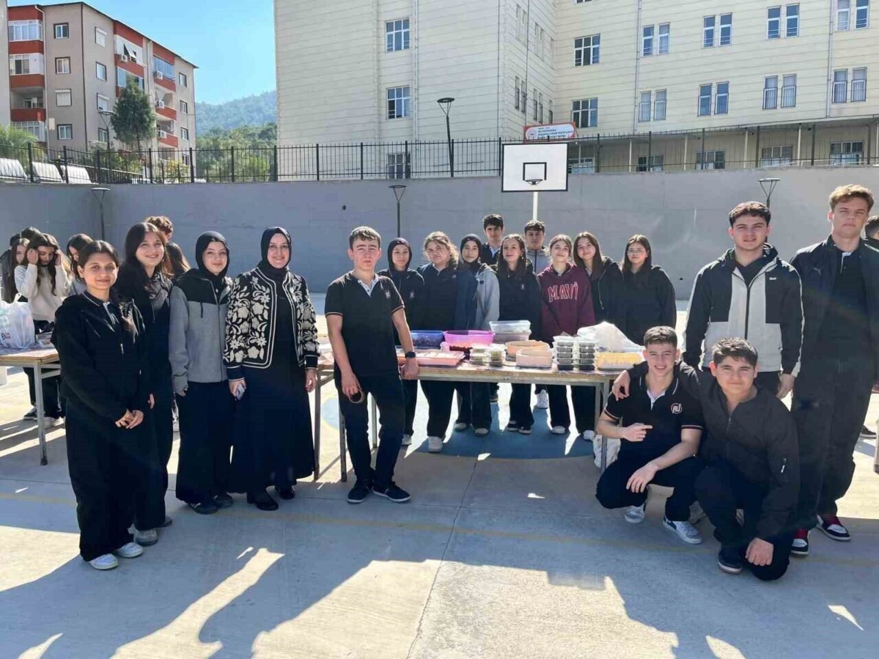 Soma Ali Uzunoğlu Lisesi’nden Gazze’ye yardım eli Soma Ali Uzunoğlu Lisesi’nden Gazze’ye yardım eli
