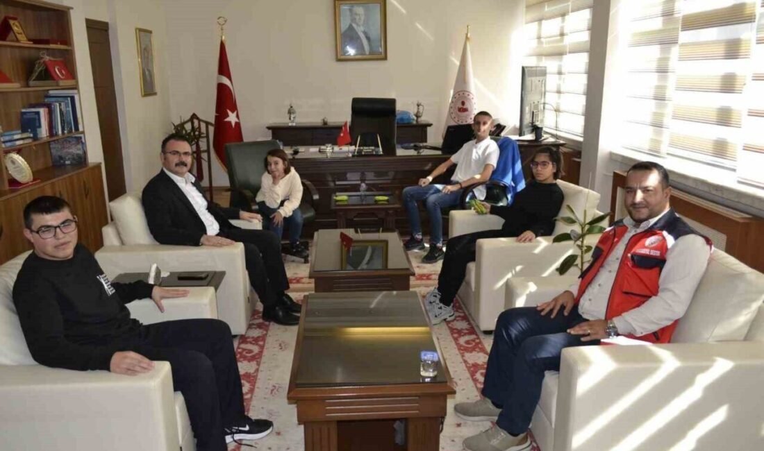 Sultanhisar Kaymakamı Ateş, özel çocukları makamında ağırladı Aydın’ın Sultanhisar ilçesinde Kaymakam Ali Ekber Ateş, Atça Bakım Rehabilitasyon