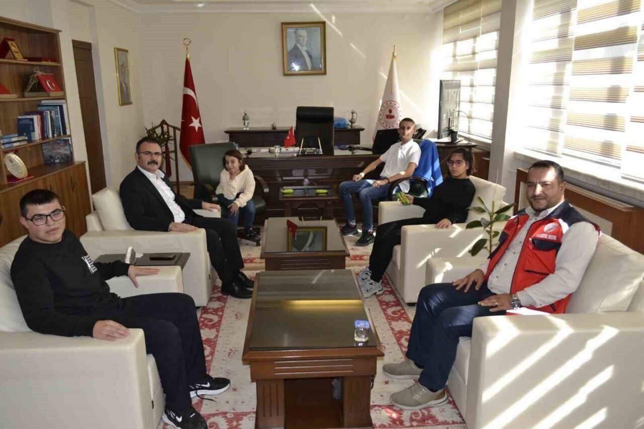 Sultanhisar Kaymakamı Ateş, özel çocukları makamında ağırladı Sultanhisar Kaymakamı Ateş, özel çocukları makamında ağırladı
