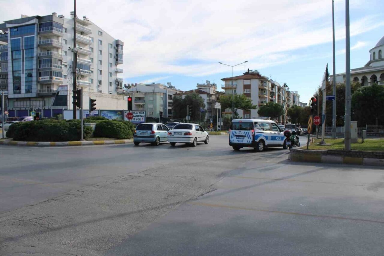 Ticari araç ile motosiklet çarpıştı: 1 yaralı