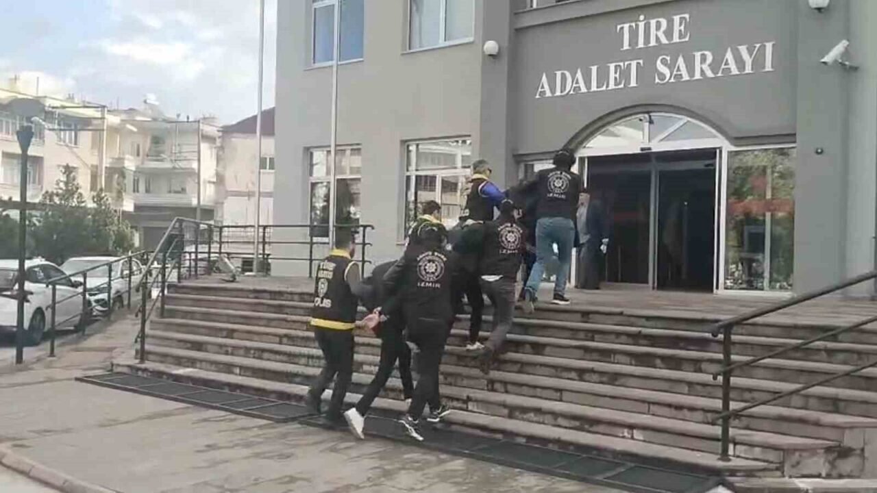Tire’de iş yerlerini kurşunlayan şüpheliler yakalandı Tire’de iş yerlerini kurşunlayan şüpheliler yakalandı