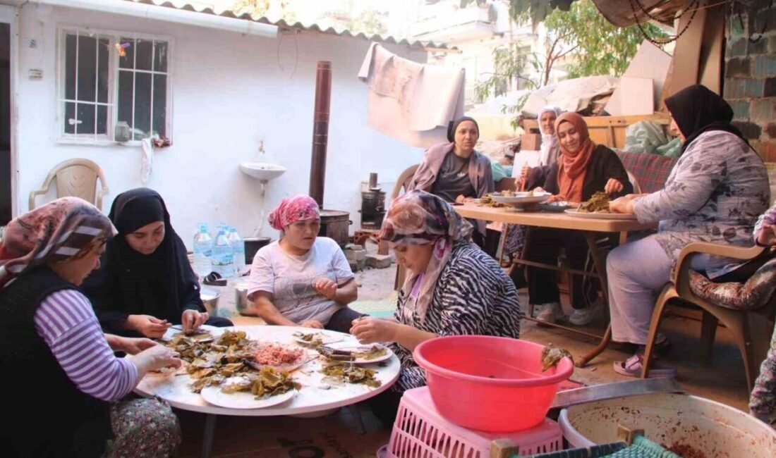Turgutlulu kadınlar Gazze’ye destek için sarma sarıyor Manisa’nın Turgutlu ilçesinde bir araya gelen kadınlar Gazze’ye destek amacıyla