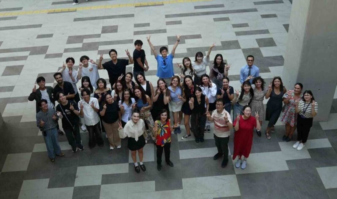 İzmir Ekonomi Üniversitesi’nde (İEÜ) bir araya gelen Türk ve Japon