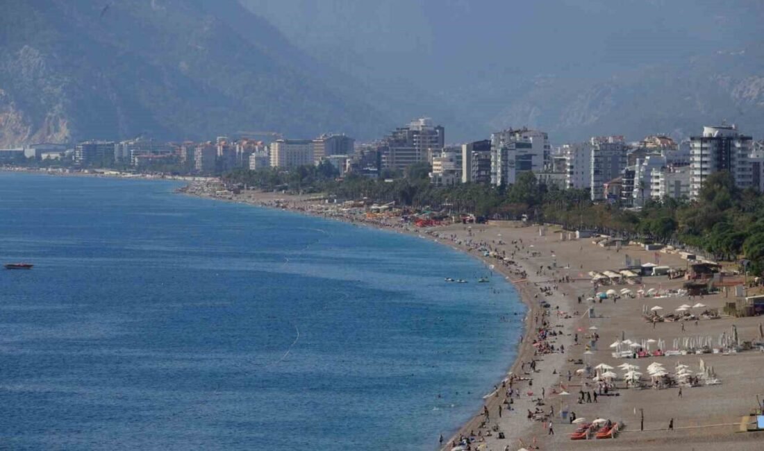 Türkiye kışı yaşarken Antalya’da yazdan kalma günler Antalya’da Ekim ayında yazdan kalma günler yaşanıyor. Türkiye’nin birçok ilinde