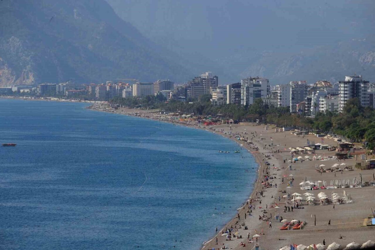 Türkiye kışı yaşarken Antalya’da yazdan kalma günler Türkiye kışı yaşarken Antalya’da yazdan kalma günler