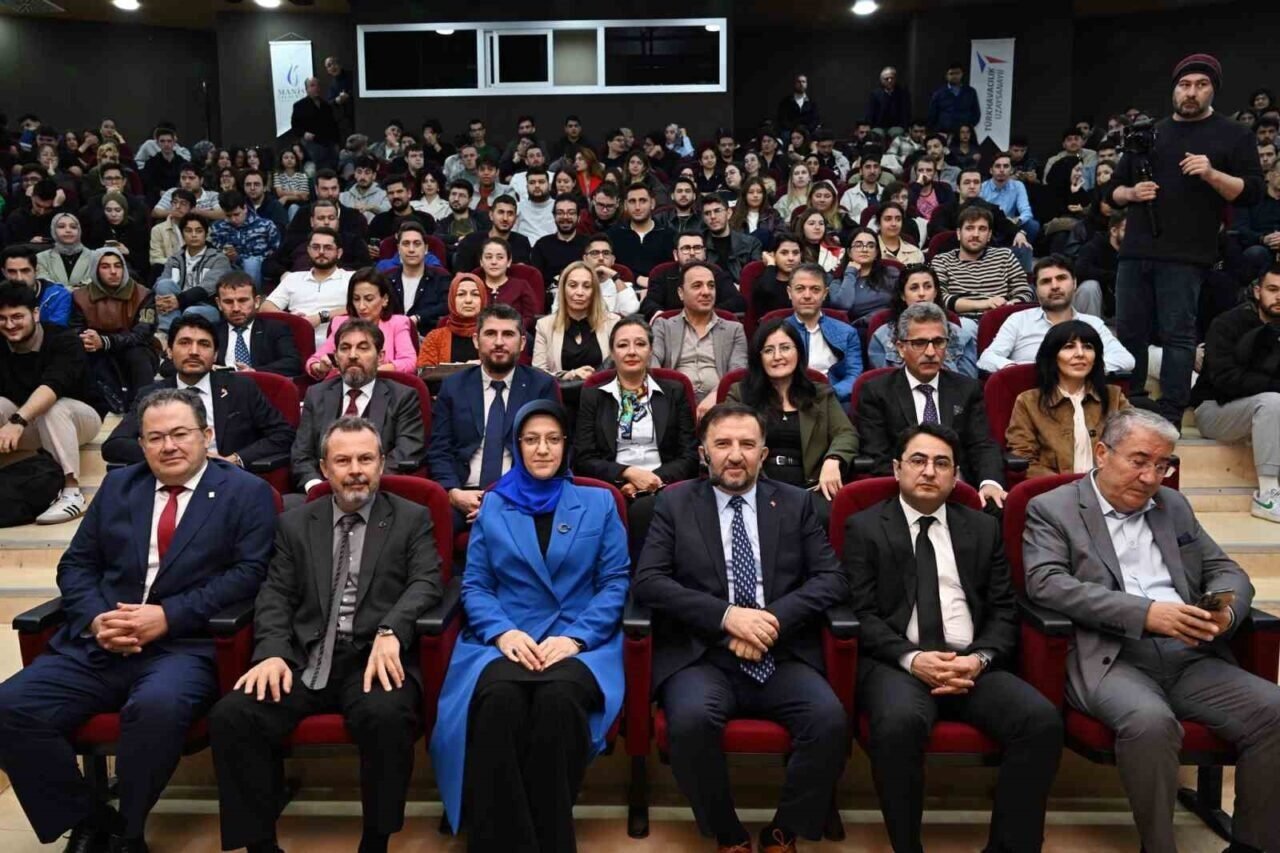 TUSAŞ Genel Müdürü Demiroğlu’ndan öğrencilere konferans TUSAŞ Genel Müdürü Demiroğlu’ndan öğrencilere konferans