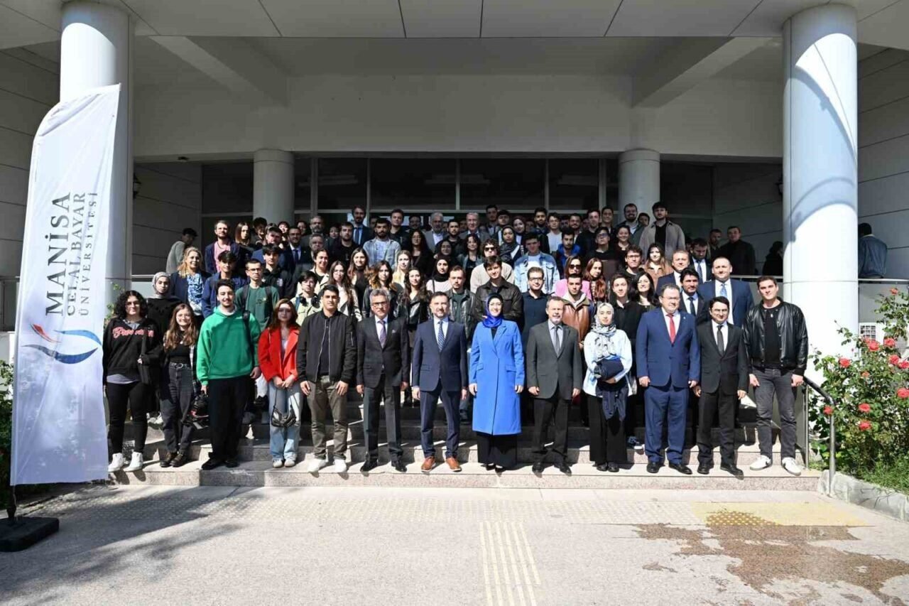 TUSAŞ Genel Müdürü Demiroğlu’ndan öğrencilere konferans