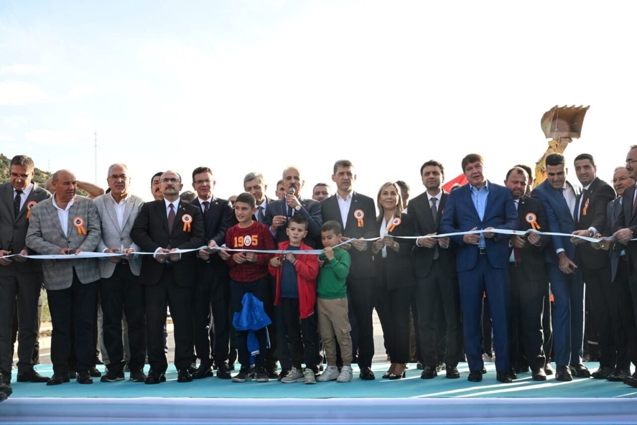 Ulaştırma ve Altyapı Bakanı Uraloğlu: "Tarım, ticaret ve turizme can suyu olacak"