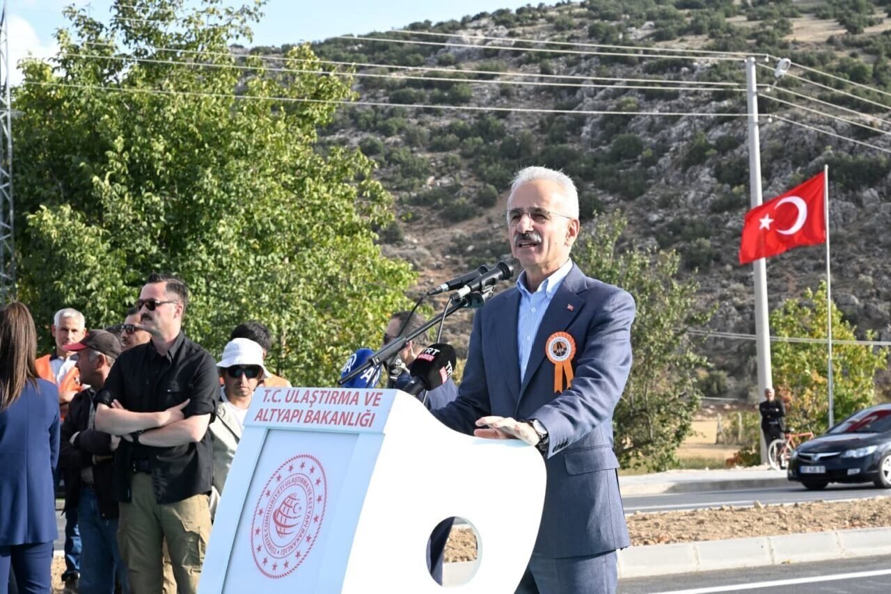 Ulaştırma ve Altyapı Bakanı Uraloğlu: "Tarım, ticaret ve turizme can suyu olacak"
