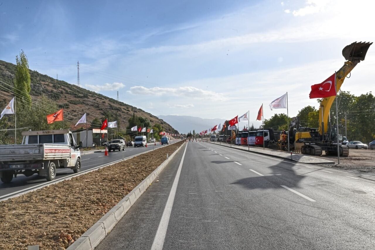 Ulaştırma ve Altyapı Bakanı Uraloğlu: "Tarım, ticaret ve turizme can suyu olacak"