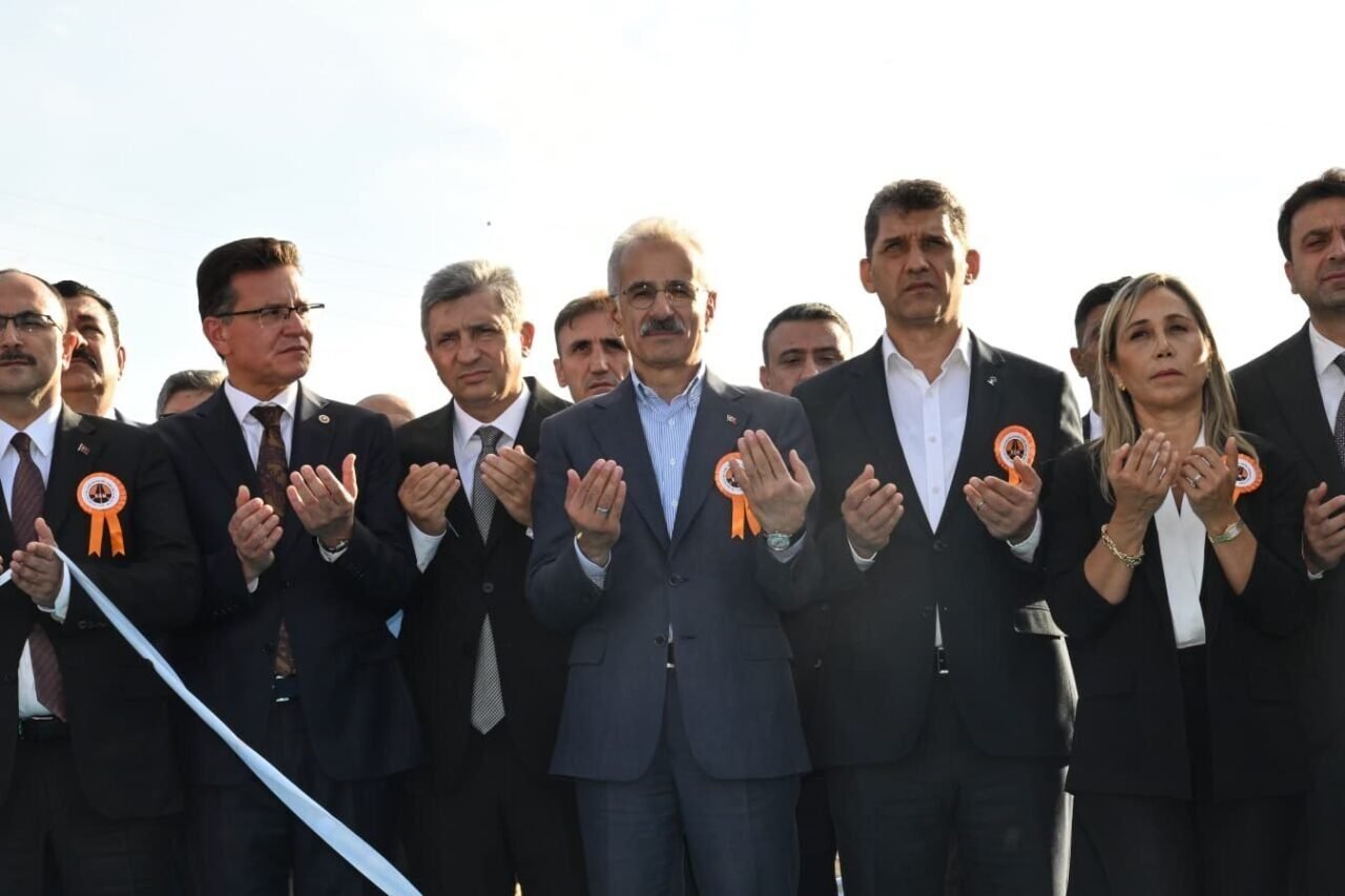 Ulaştırma ve Altyapı Bakanı Uraloğlu: "Tarım, ticaret ve turizme can suyu olacak"
