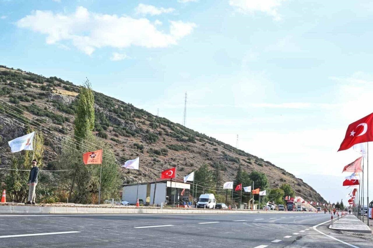 Ulaştırma ve Altyapı Bakanı Uraloğlu: "Tarım, ticaret ve turizme can suyu olacak"