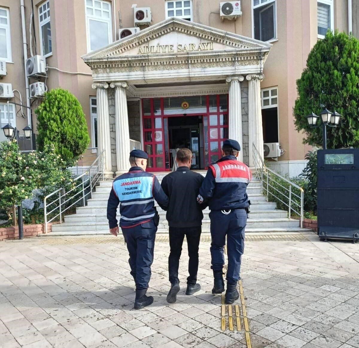 Uyuşturucu suçundan aranan şahıs Didim’de yakalandı