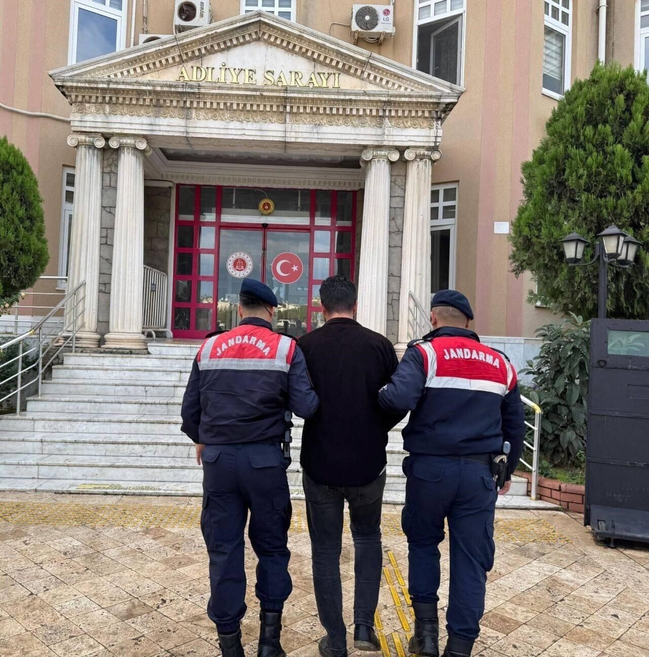 Uyuşturucu suçundan aranan şahıs Didim’de yakalandı