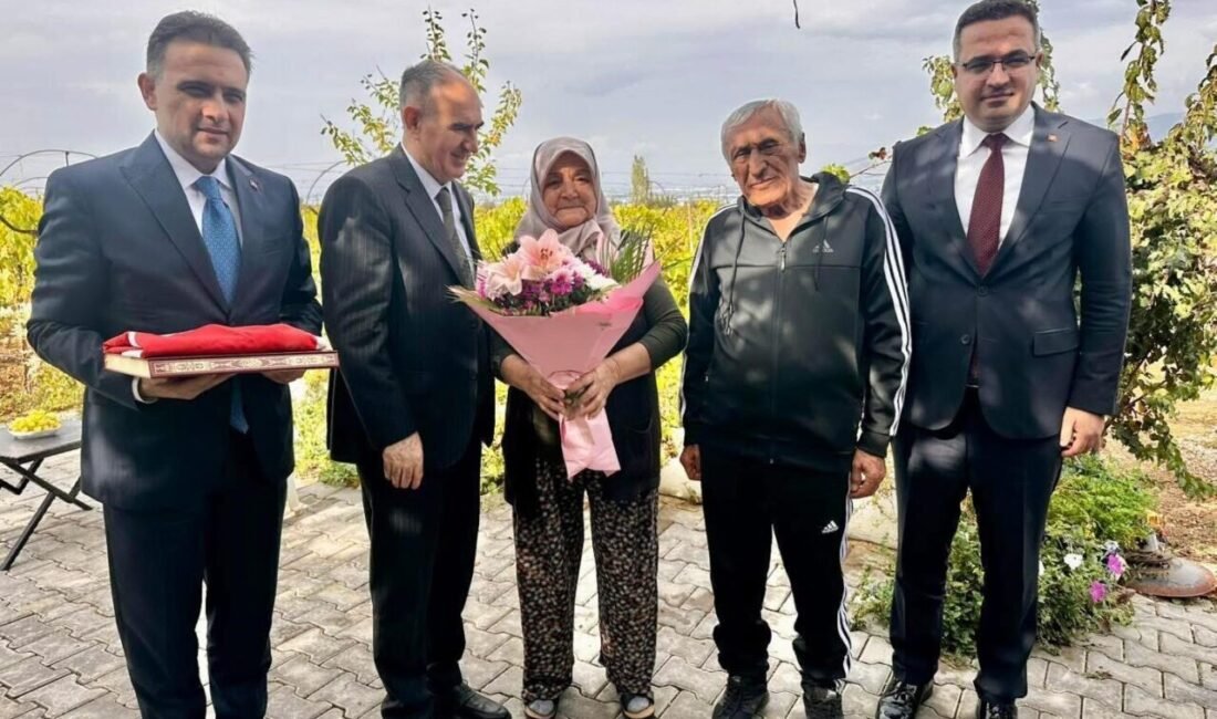 Manisa Valisi Vahdettin Özkan, Manisa AK Parti Milletvekili Murat Baybatur,