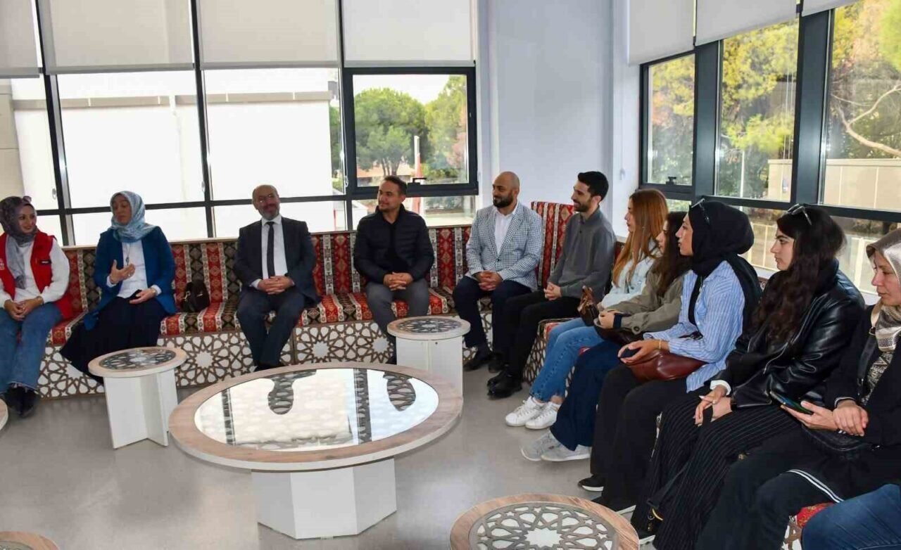 Yeni üniversiteliler Salihli’yi keşfetti