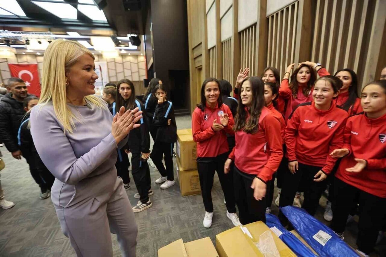 Yılmaz Vural amatör spor kulüplerine destek için Merkezefendi’de