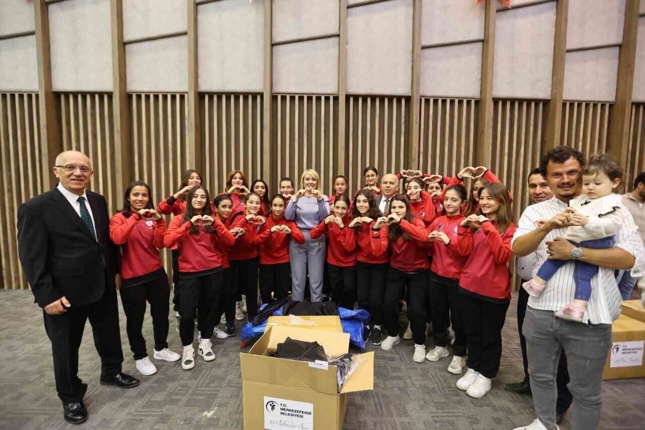 Yılmaz Vural amatör spor kulüplerine destek için Merkezefendi’de